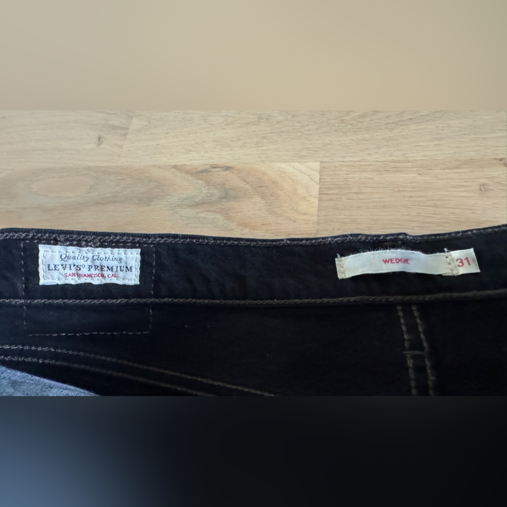 Levi’s women’s wedgie black distressed denim size 31 - Picture 3 of 10